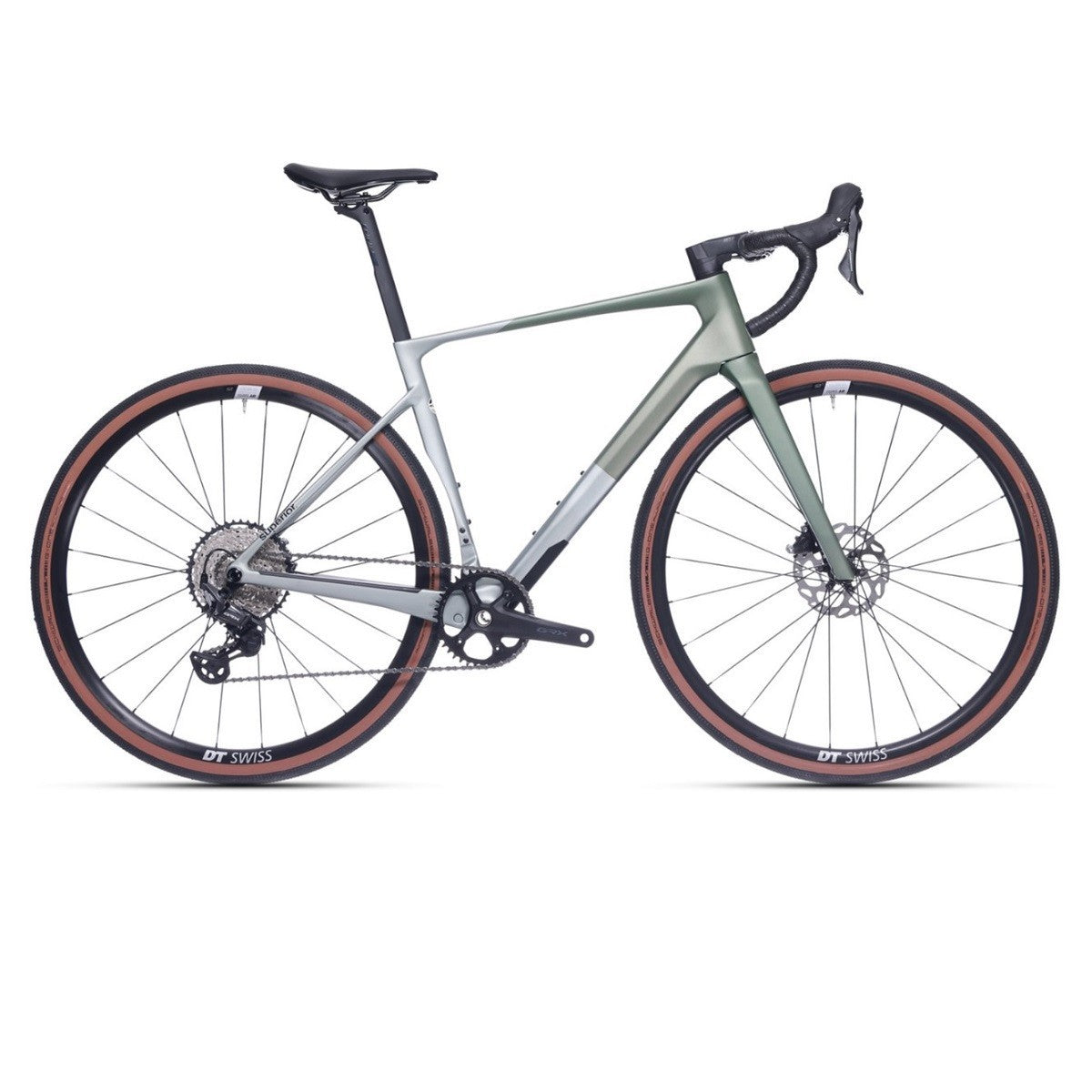 VÉLO GRAVEL SUPERIOR XR 9.5 GR – CARBONE – SHIMANO GRX RX820/610 – 12V – ROUE DT SWISS GR 1800 – ÉCLAIRAGE INTÉGRÉ