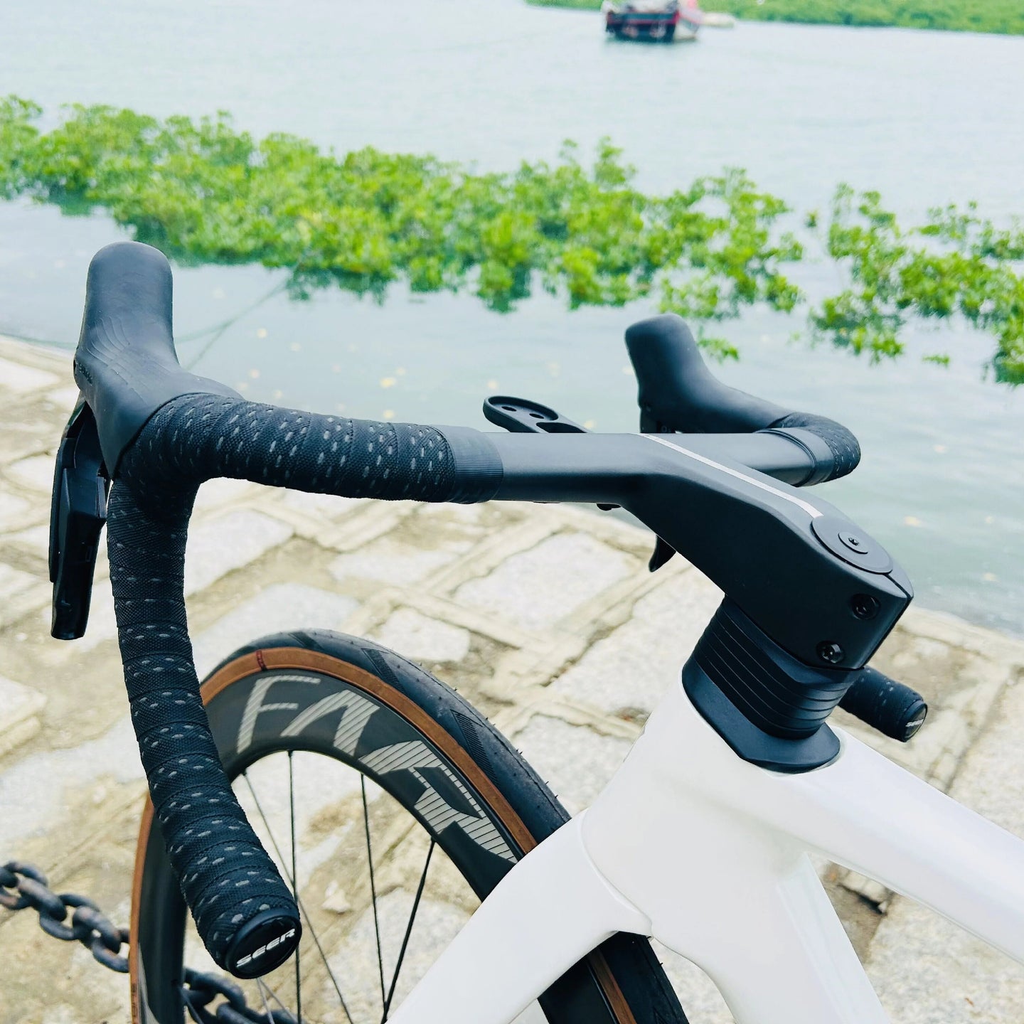 FARSPORTS F1S – CINTRE INTÉGRÉ AÉRO MONOBLOC CARBONE - Peloton GP