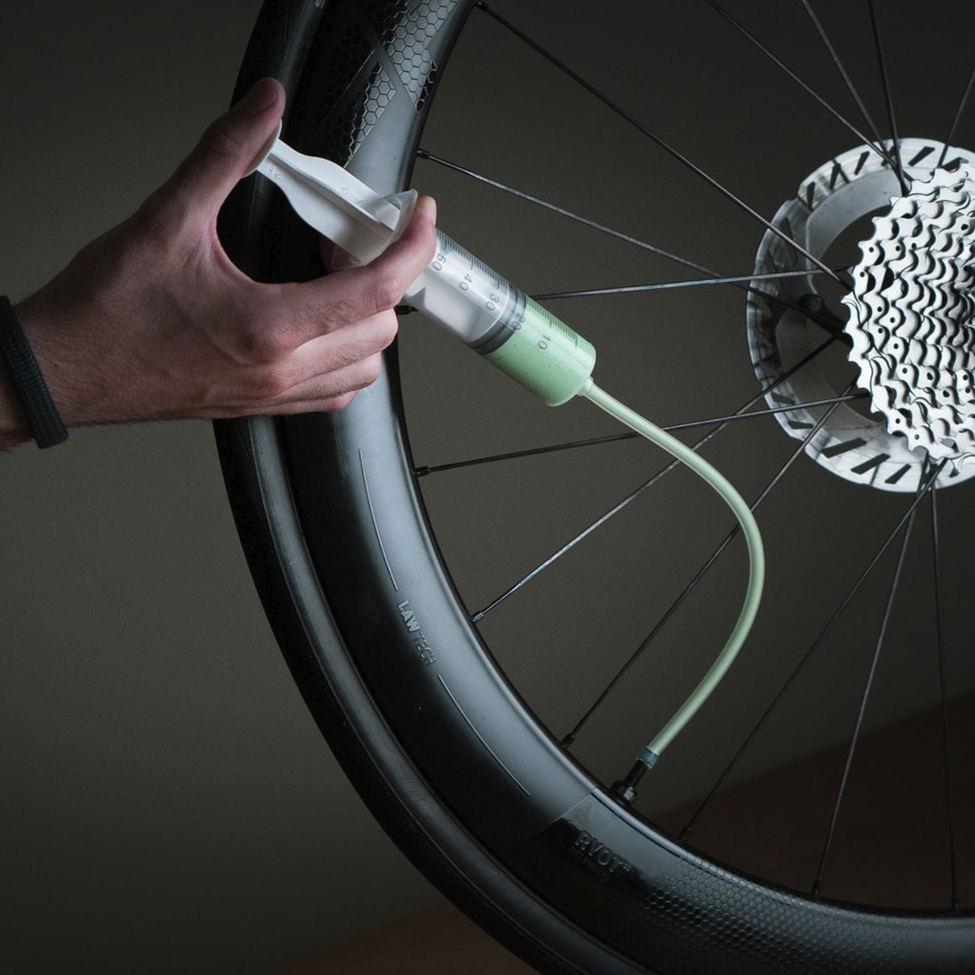 Liquide tubeless Barkeeper Pro 1L - Dynamic - Peloton GP