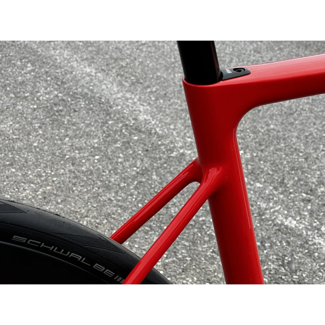 Vélo de Route Superior RR 9.6 – Carbone – Shimano 105 Di2 12V – Freins à disque – Roues DT Swiss ERC 1600 - Peloton GP