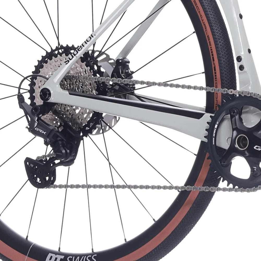 VÉLO GRAVEL SUPERIOR X-ROAD 9.7 GR HM – CARBONE HAUT MODULE – GRX RX820 – 12V – DT SWISS GR 1600 - Peloton GP