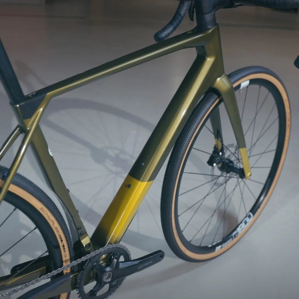 VÉLO GRAVEL SUPERIOR X-ROAD TEAM COMP GR – CARBONE – SHIMANO GRX 812 – 11V – ROUE DT SWISS G1800 - Peloton GP