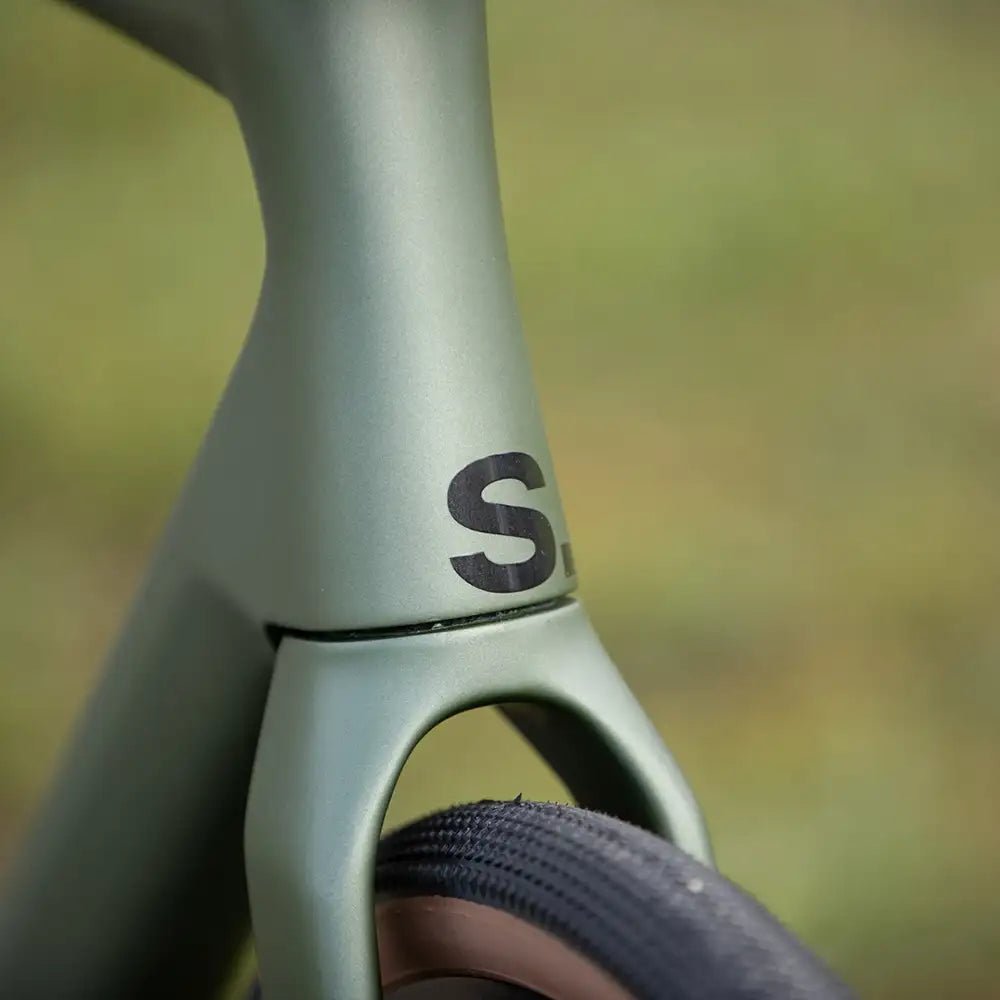 VÉLO GRAVEL SUPERIOR XR 9.5 GR – CARBONE – SHIMANO GRX RX820/610 – 12V – ROUE DT SWISS GR 1800 – ÉCLAIRAGE INTÉGRÉ - Peloton GP