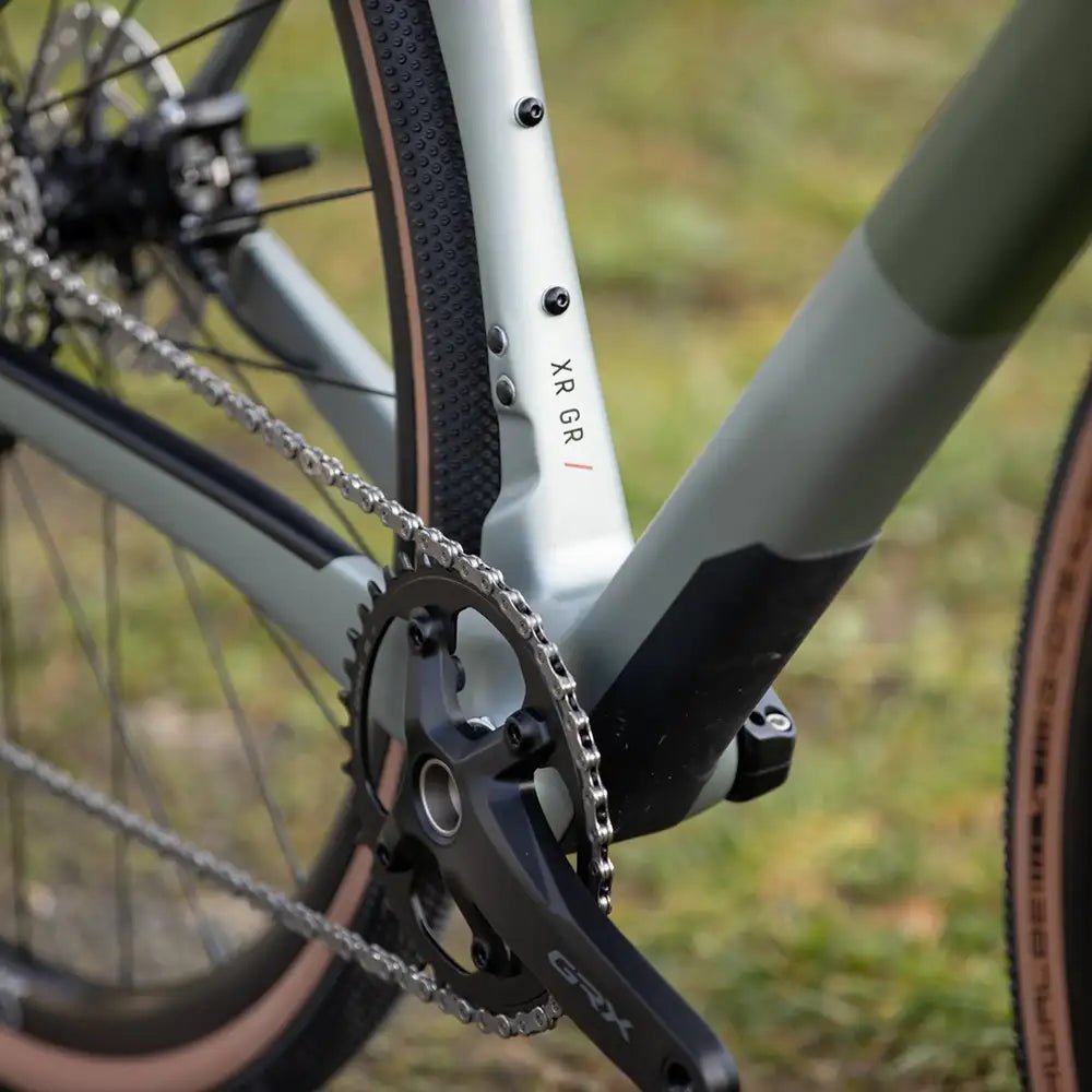 VÉLO GRAVEL SUPERIOR XR 9.5 GR – CARBONE – SHIMANO GRX RX820/610 – 12V – ROUE DT SWISS GR 1800 – ÉCLAIRAGE INTÉGRÉ - Peloton GP
